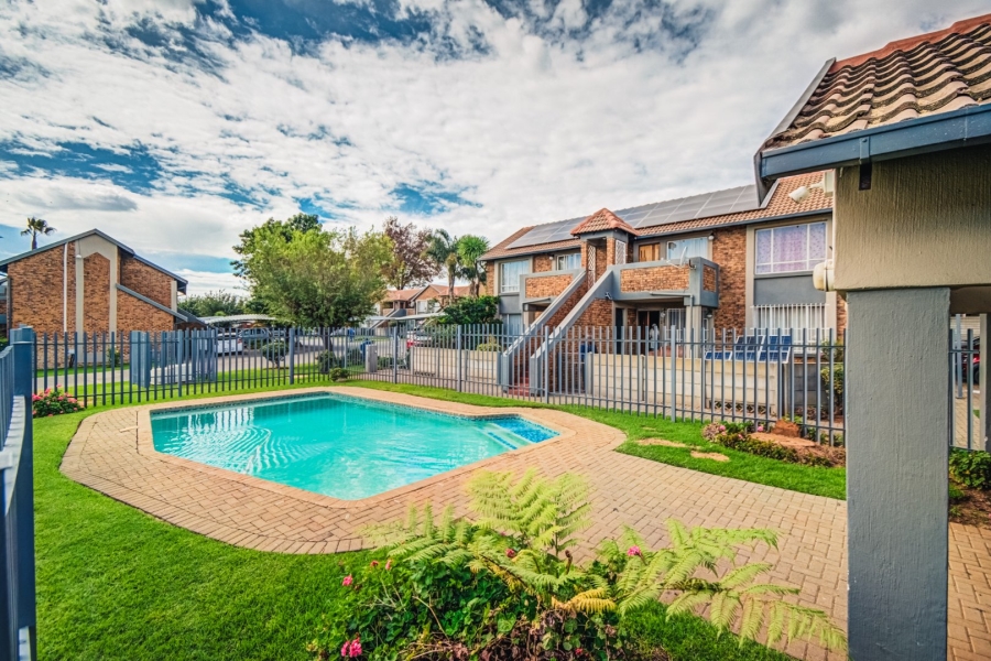 2 Bedroom Property for Sale in Glen Marais Gauteng