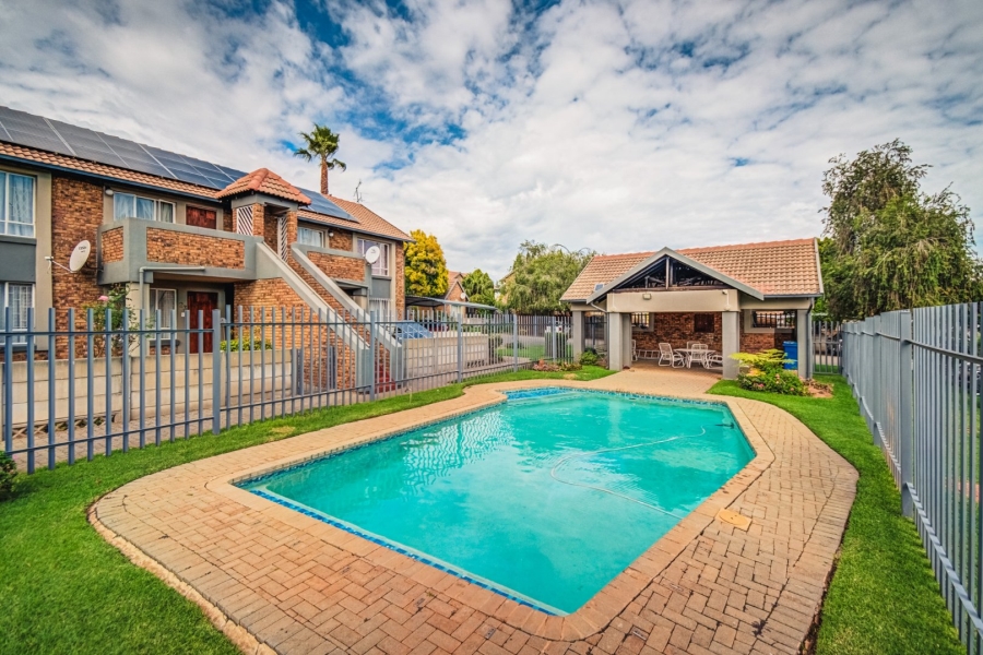 2 Bedroom Property for Sale in Glen Marais Gauteng