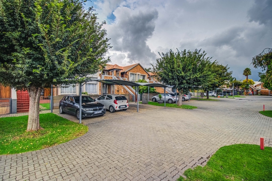 2 Bedroom Property for Sale in Glen Marais Gauteng