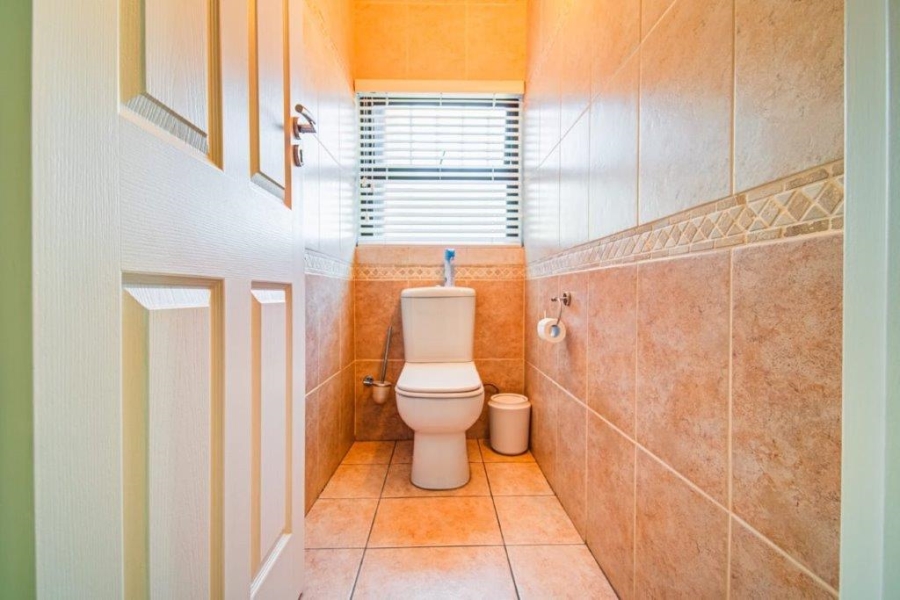 5 Bedroom Property for Sale in Terenure Gauteng