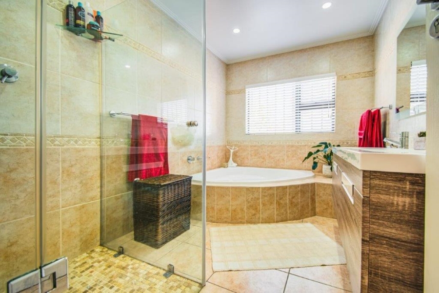 5 Bedroom Property for Sale in Terenure Gauteng