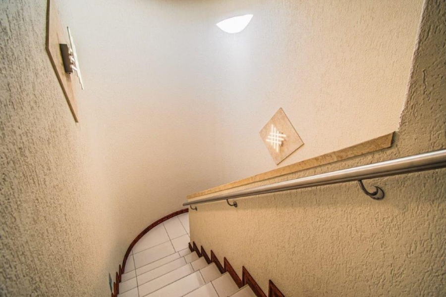 5 Bedroom Property for Sale in Terenure Gauteng