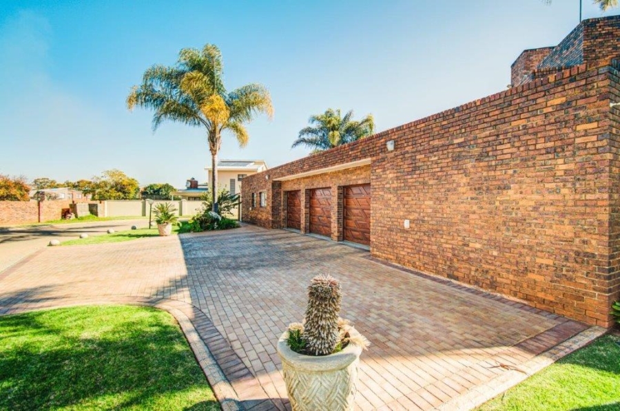5 Bedroom Property for Sale in Terenure Gauteng