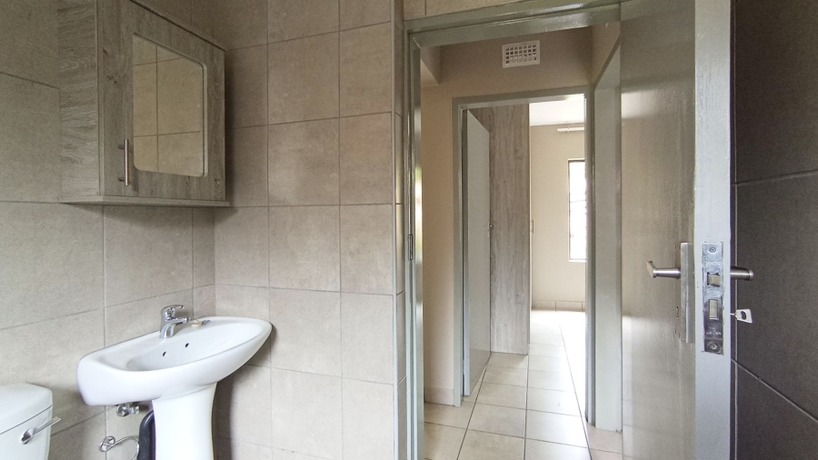 2 Bedroom Property for Sale in La Montagne Gauteng