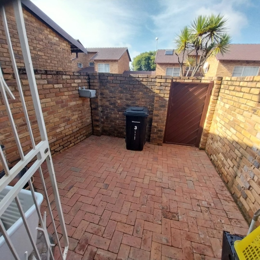 2 Bedroom Property for Sale in Birchleigh Gauteng