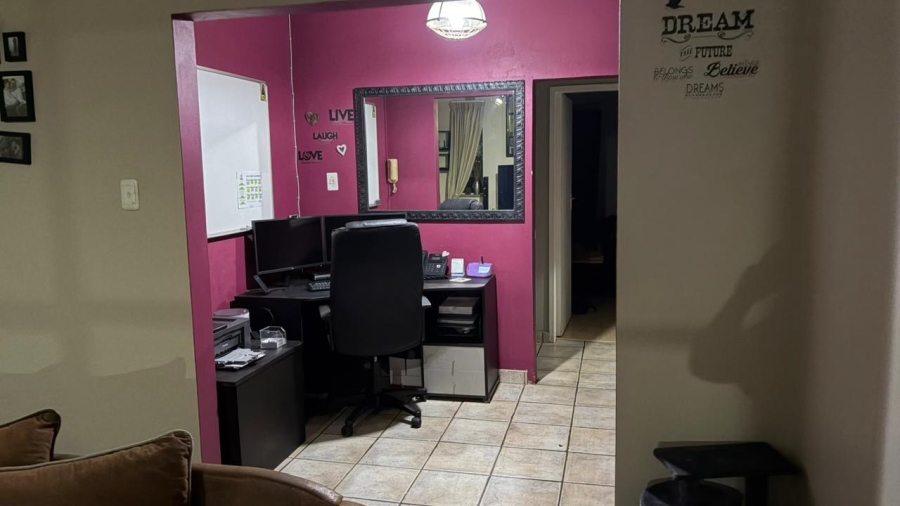 3 Bedroom Property for Sale in Hurlyvale Gauteng