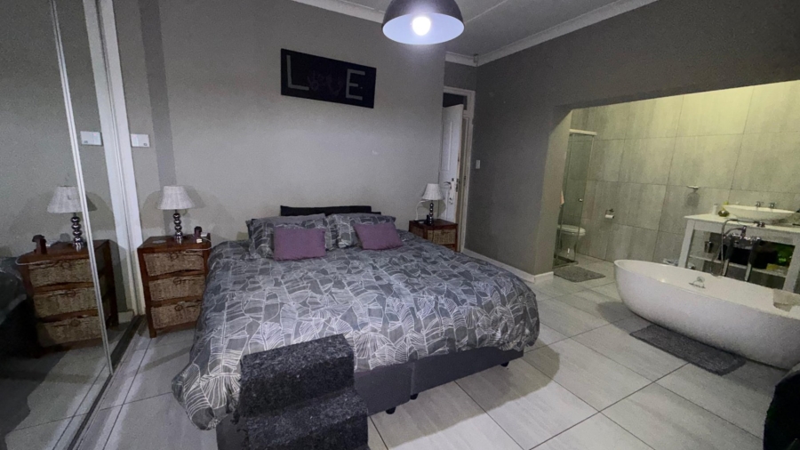 3 Bedroom Property for Sale in Hurlyvale Gauteng