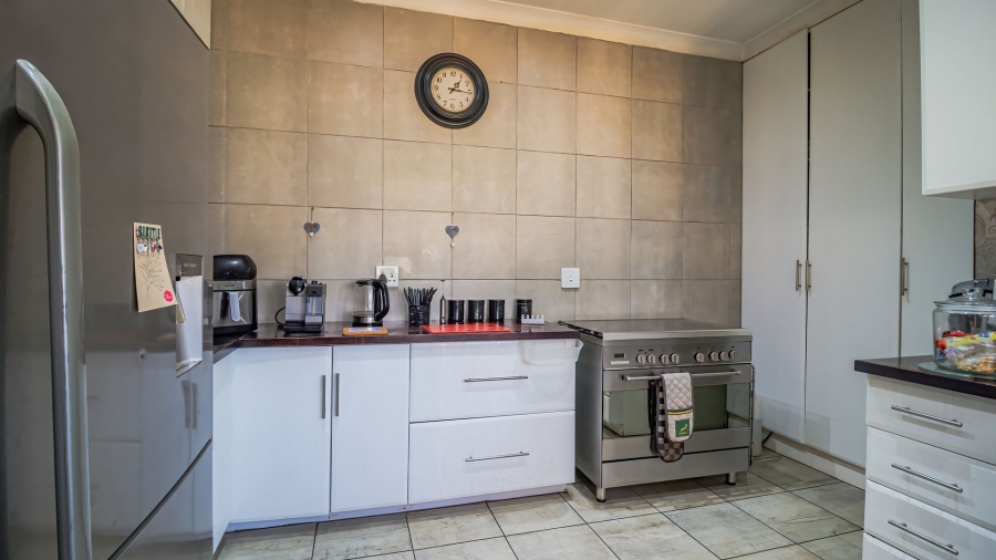 3 Bedroom Property for Sale in Hurlyvale Gauteng