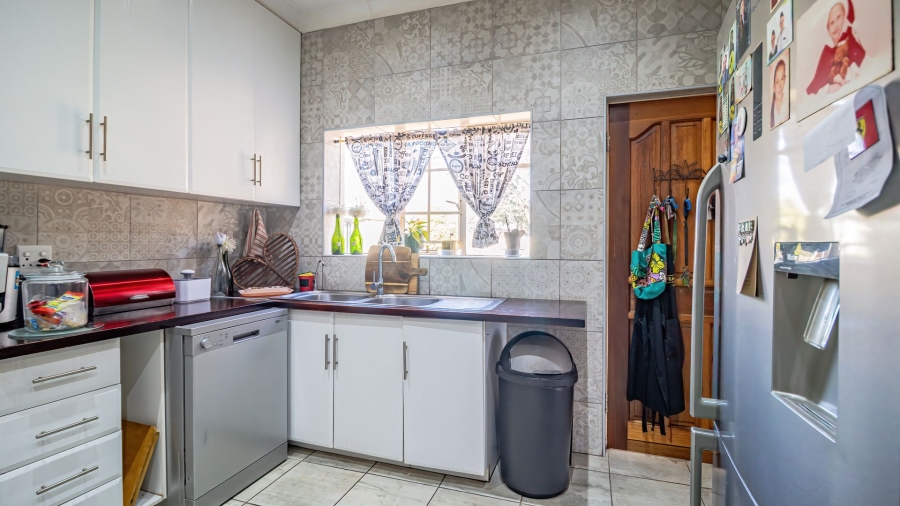 3 Bedroom Property for Sale in Hurlyvale Gauteng