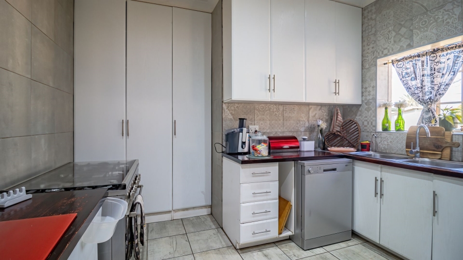 3 Bedroom Property for Sale in Hurlyvale Gauteng