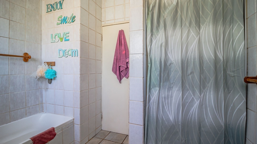3 Bedroom Property for Sale in Hurlyvale Gauteng