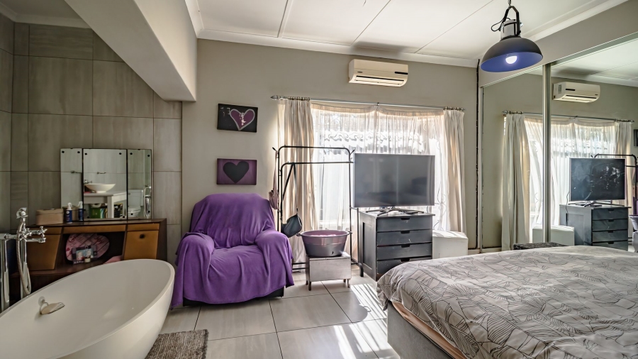 3 Bedroom Property for Sale in Hurlyvale Gauteng