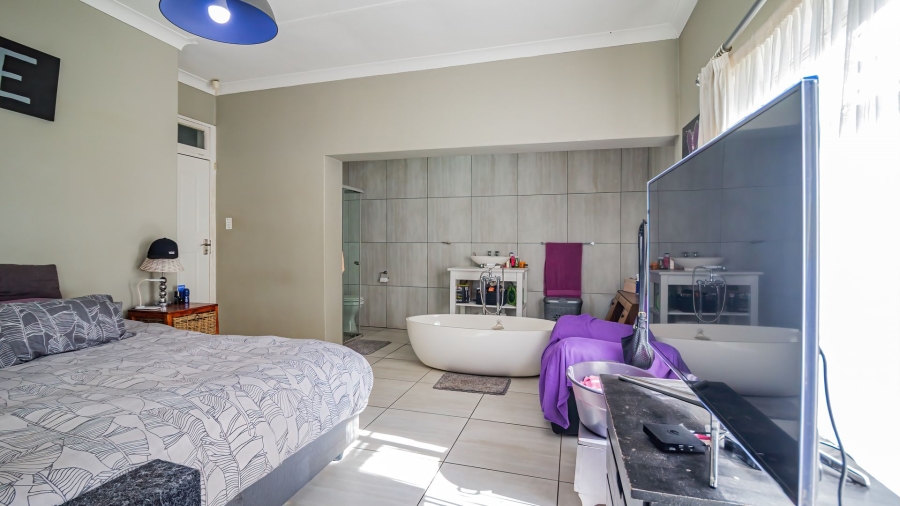 3 Bedroom Property for Sale in Hurlyvale Gauteng