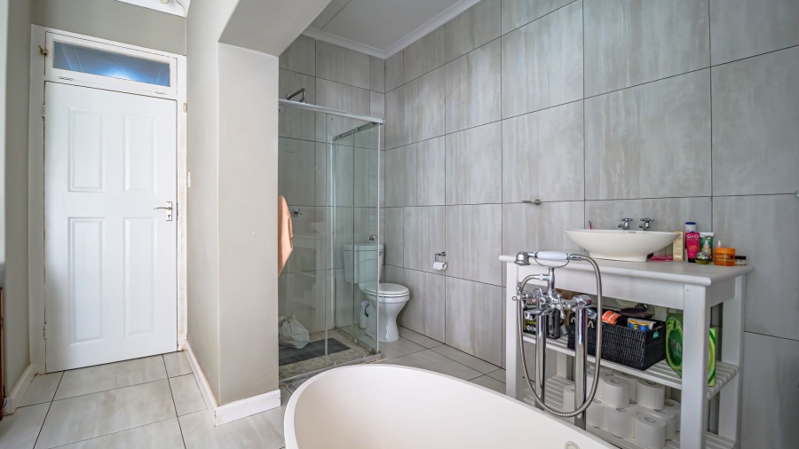 3 Bedroom Property for Sale in Hurlyvale Gauteng