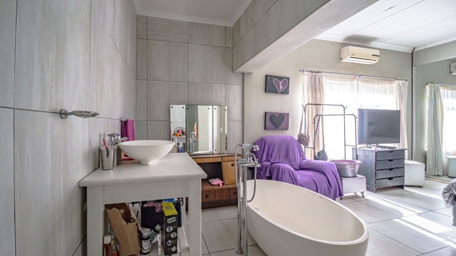 3 Bedroom Property for Sale in Hurlyvale Gauteng