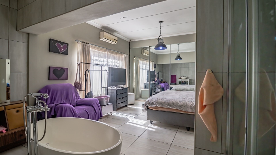 3 Bedroom Property for Sale in Hurlyvale Gauteng