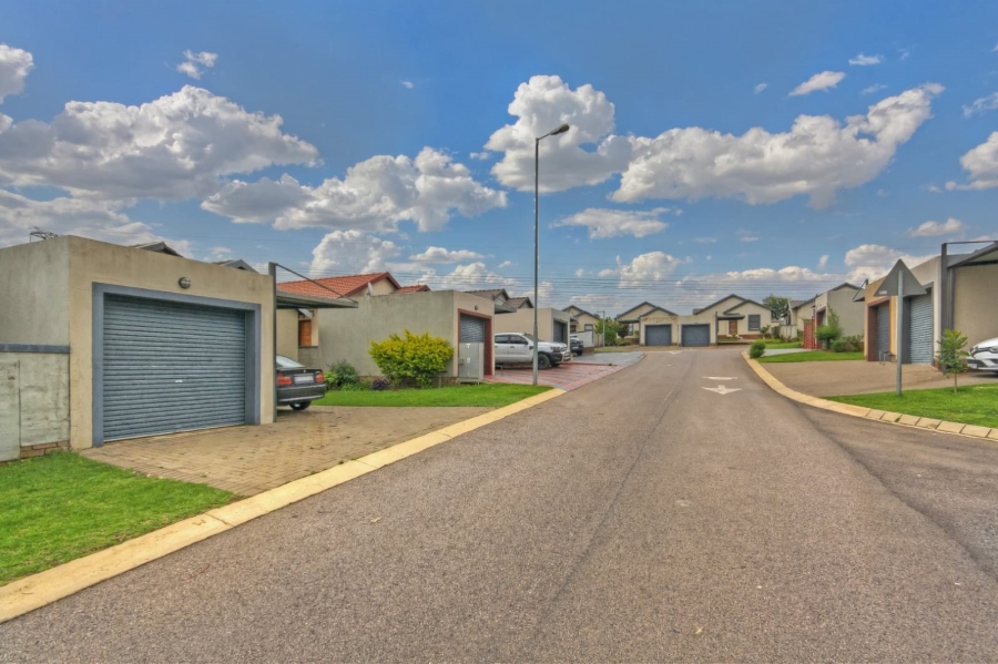 3 Bedroom Property for Sale in Kosmosdal Gauteng