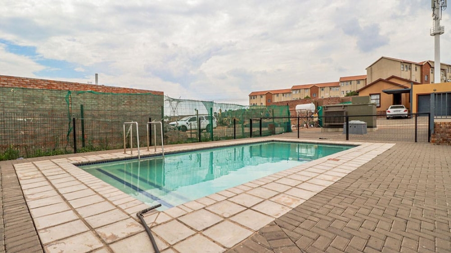 3 Bedroom Property for Sale in Kosmosdal Gauteng