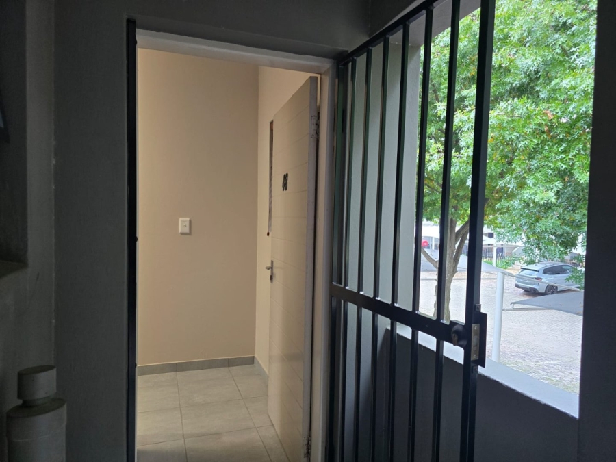 To Let  Bedroom Property for Rent in Cloverdene Gauteng