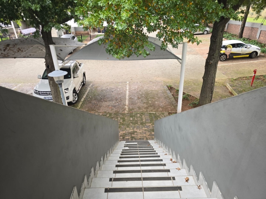 To Let  Bedroom Property for Rent in Cloverdene Gauteng