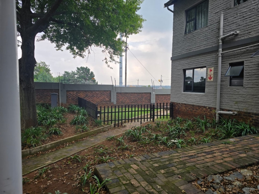 To Let  Bedroom Property for Rent in Cloverdene Gauteng