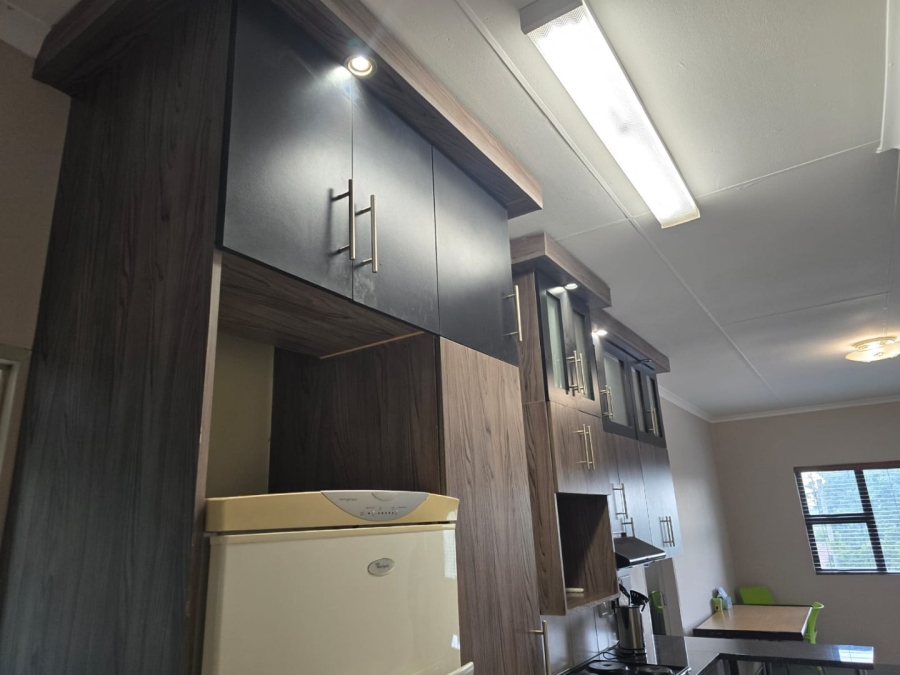 To Let  Bedroom Property for Rent in Cloverdene Gauteng