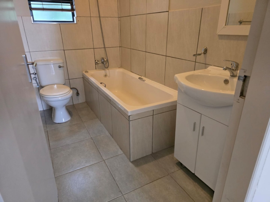 To Let  Bedroom Property for Rent in Cloverdene Gauteng