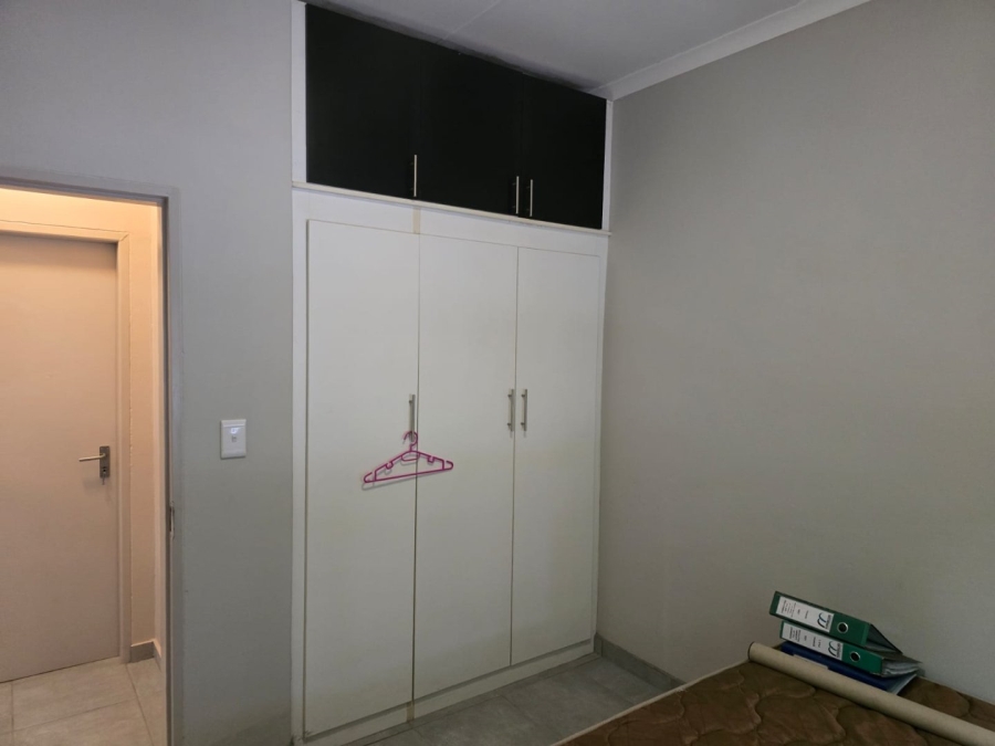 To Let  Bedroom Property for Rent in Cloverdene Gauteng