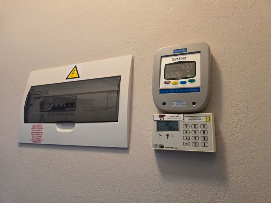 To Let  Bedroom Property for Rent in Cloverdene Gauteng