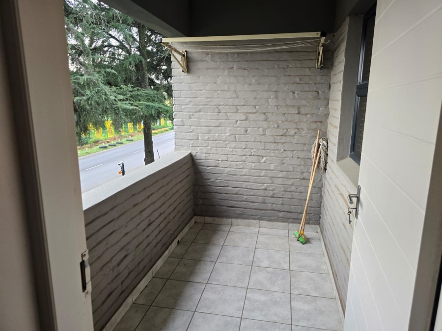 To Let  Bedroom Property for Rent in Cloverdene Gauteng