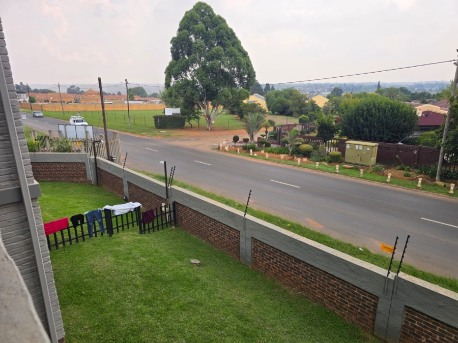 To Let  Bedroom Property for Rent in Cloverdene Gauteng