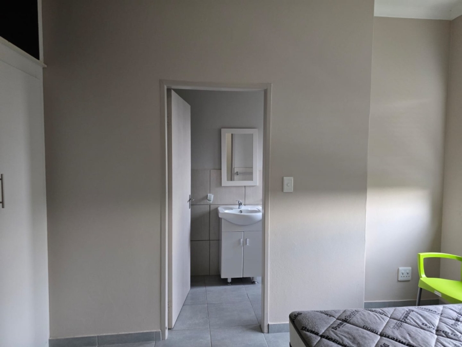 To Let  Bedroom Property for Rent in Cloverdene Gauteng