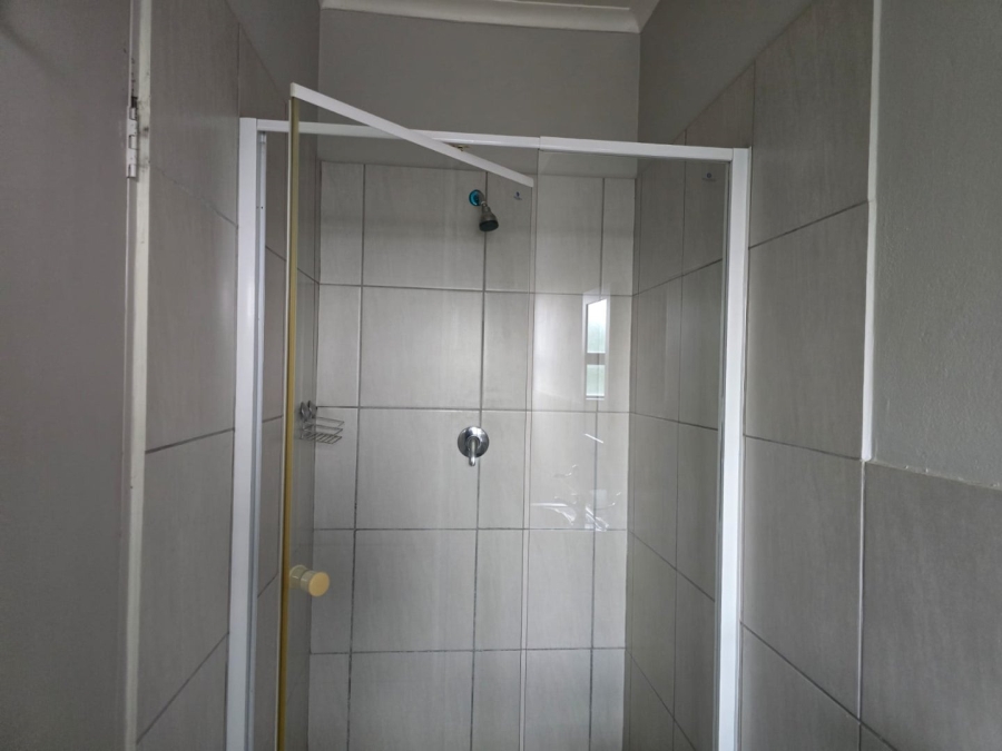 To Let  Bedroom Property for Rent in Cloverdene Gauteng