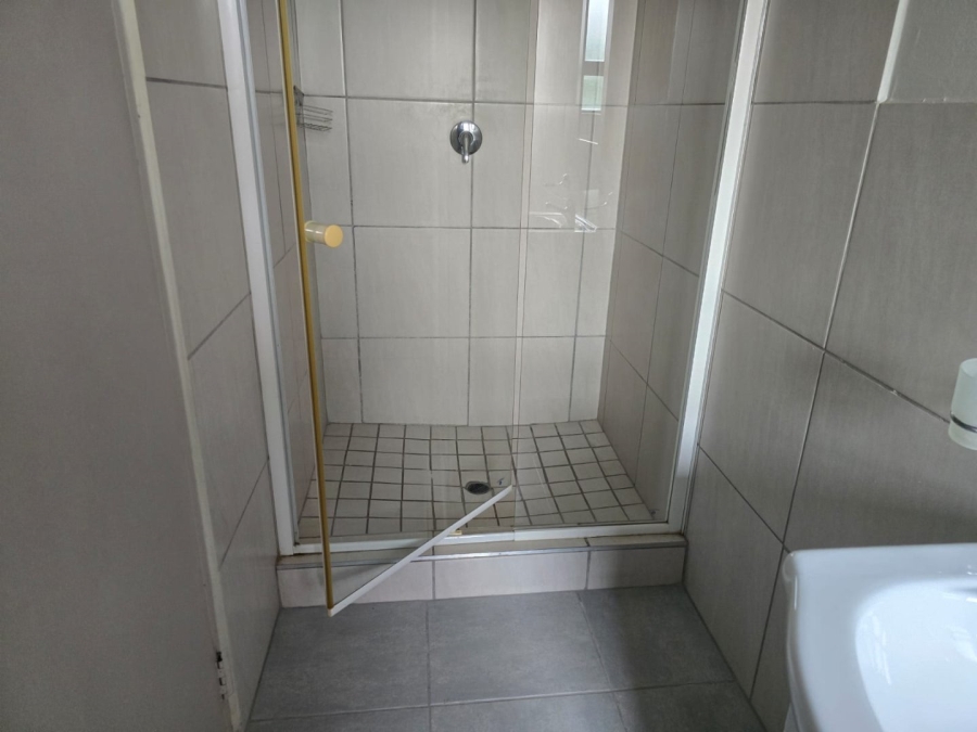 To Let  Bedroom Property for Rent in Cloverdene Gauteng