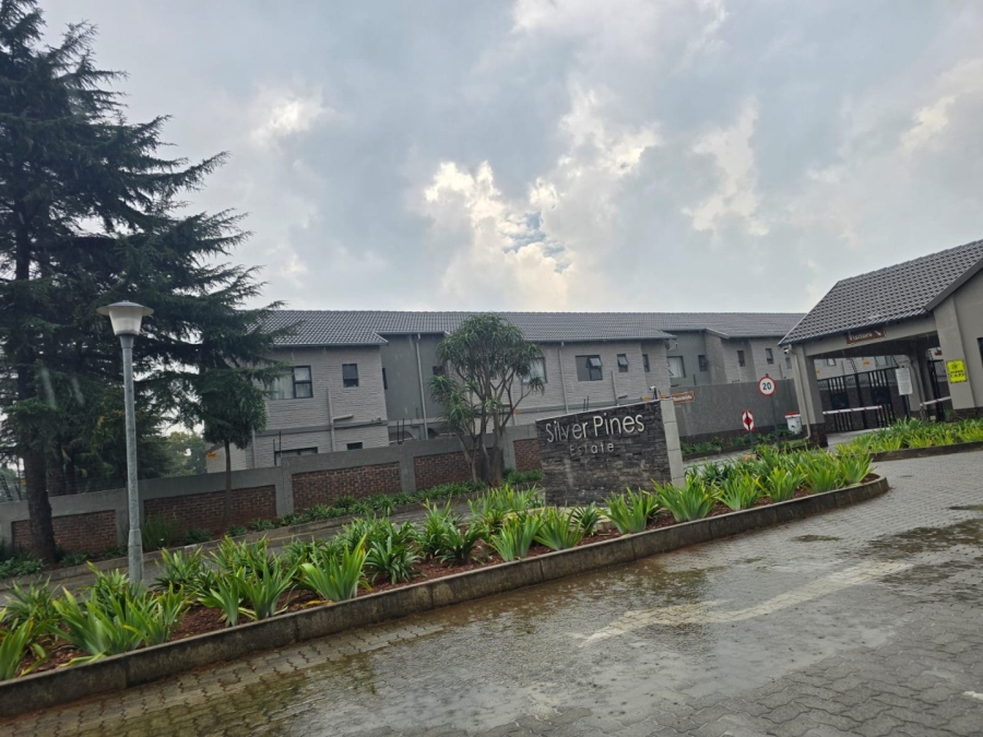 To Let  Bedroom Property for Rent in Cloverdene Gauteng