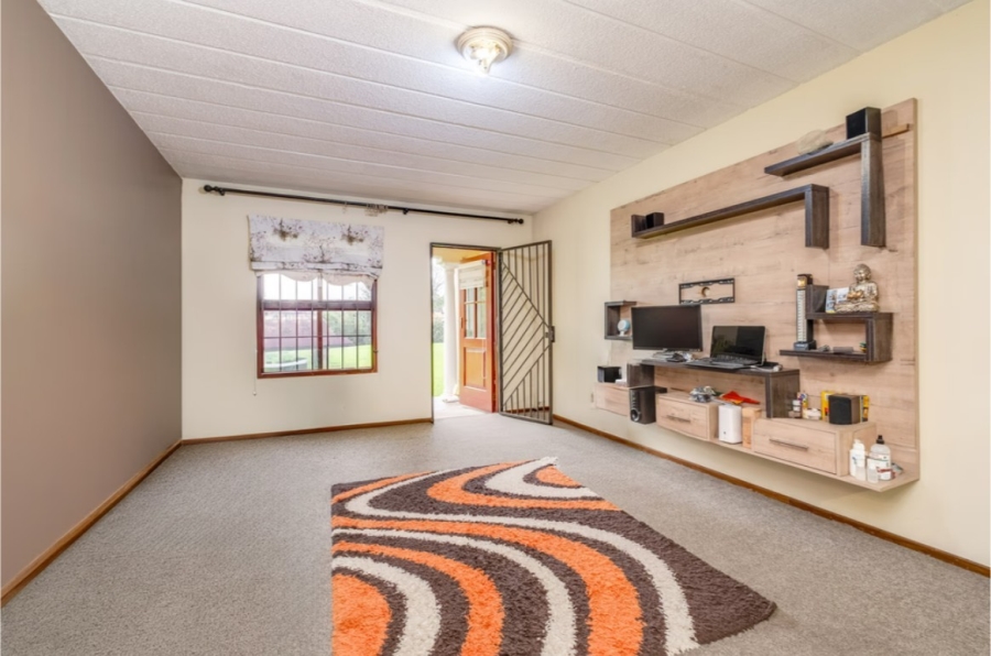 2 Bedroom Property for Sale in Robindale Gauteng