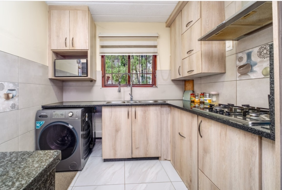 2 Bedroom Property for Sale in Robindale Gauteng