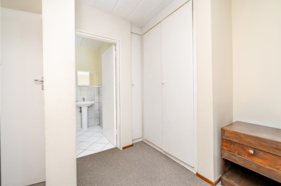 2 Bedroom Property for Sale in Robindale Gauteng