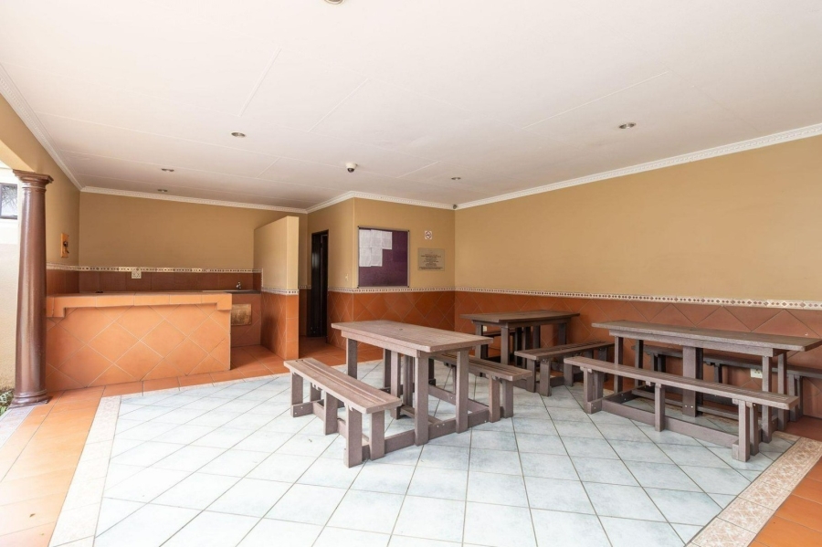 2 Bedroom Property for Sale in Robindale Gauteng