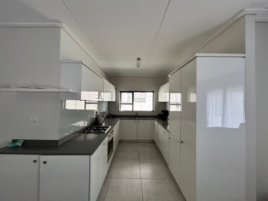 To Let 3 Bedroom Property for Rent in Waterfall Gauteng