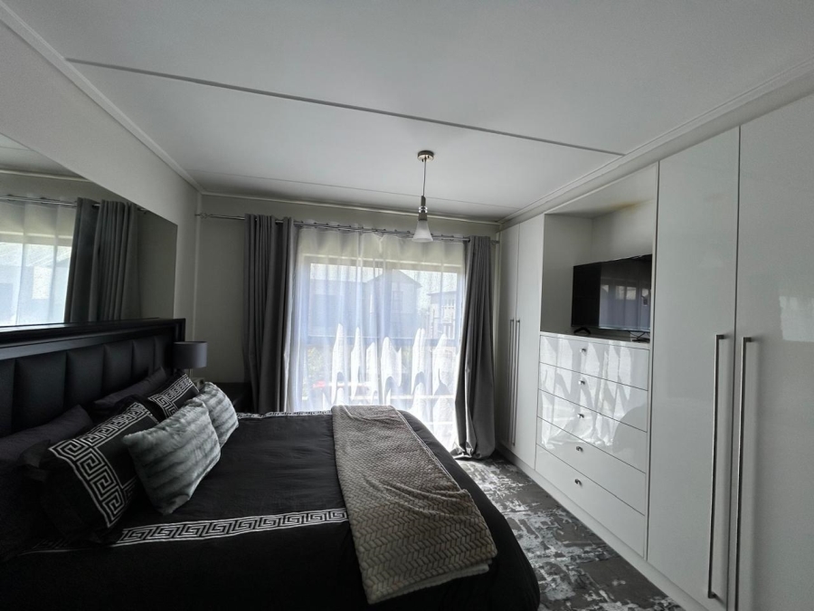 To Let 3 Bedroom Property for Rent in Waterfall Gauteng