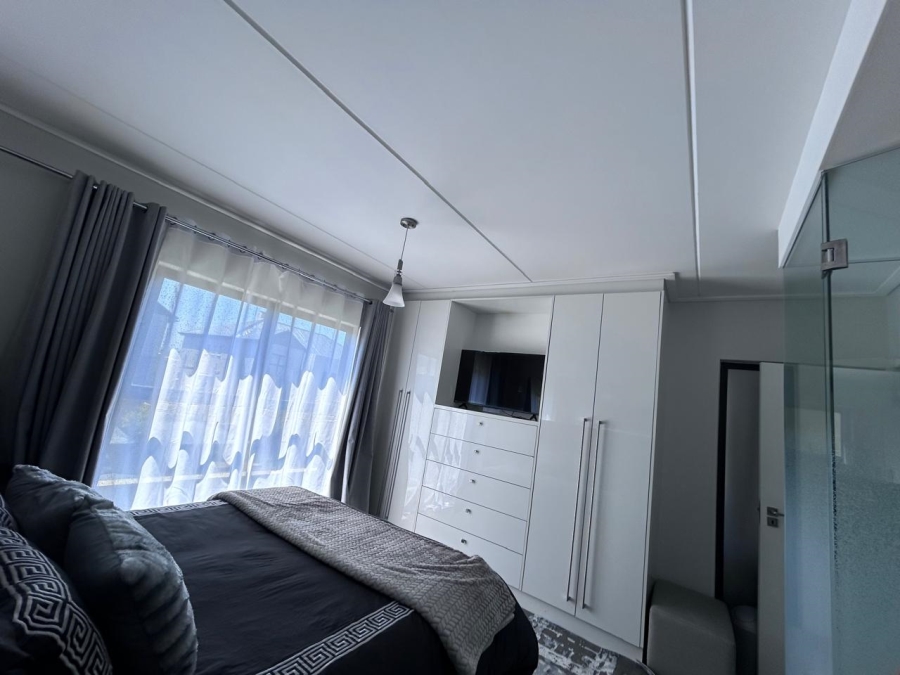 To Let 3 Bedroom Property for Rent in Waterfall Gauteng