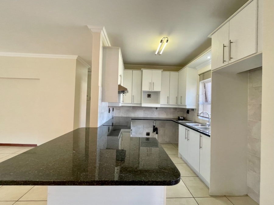 2 Bedroom Property for Sale in Saxonwold Gauteng