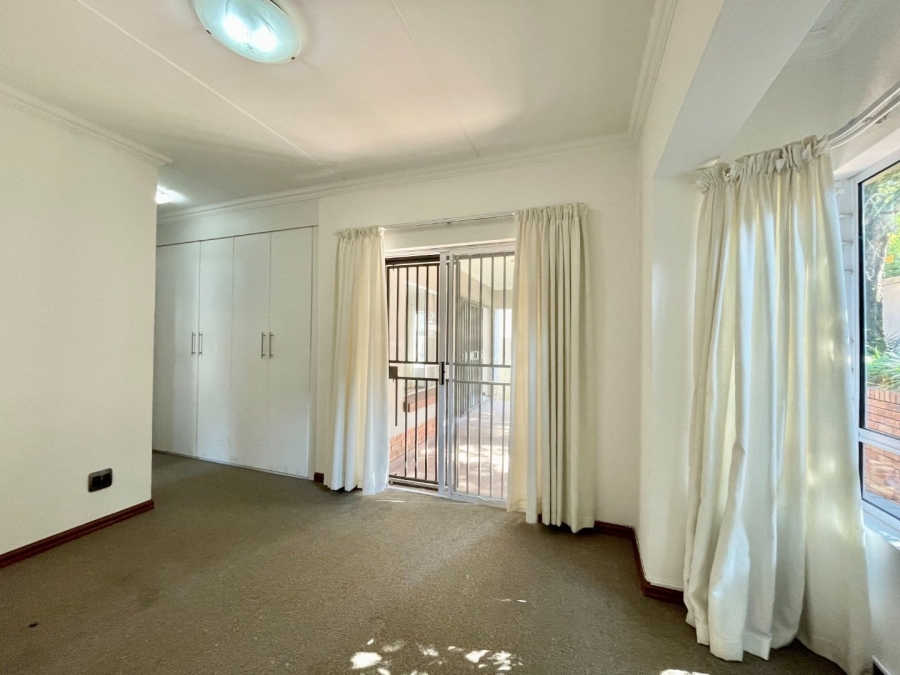 2 Bedroom Property for Sale in Saxonwold Gauteng