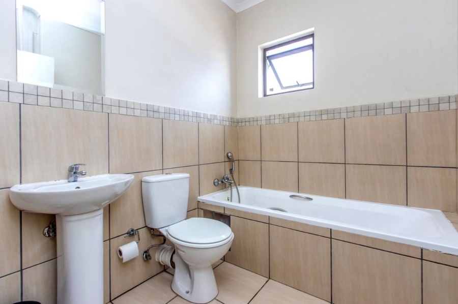 To Let 3 Bedroom Property for Rent in Barbeque Downs Gauteng