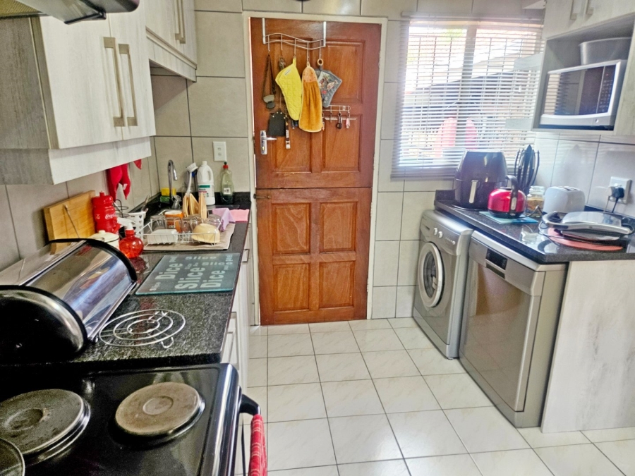 2 Bedroom Property for Sale in Birchleigh Gauteng