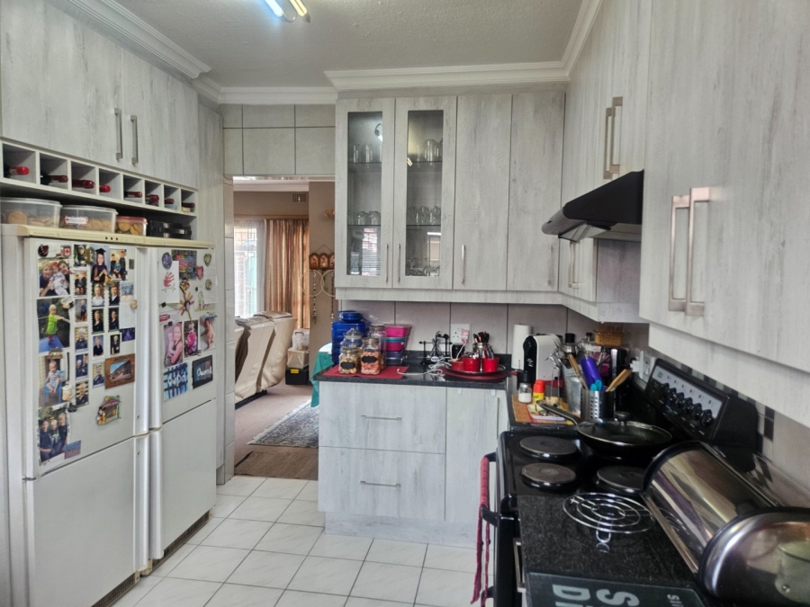 2 Bedroom Property for Sale in Birchleigh Gauteng