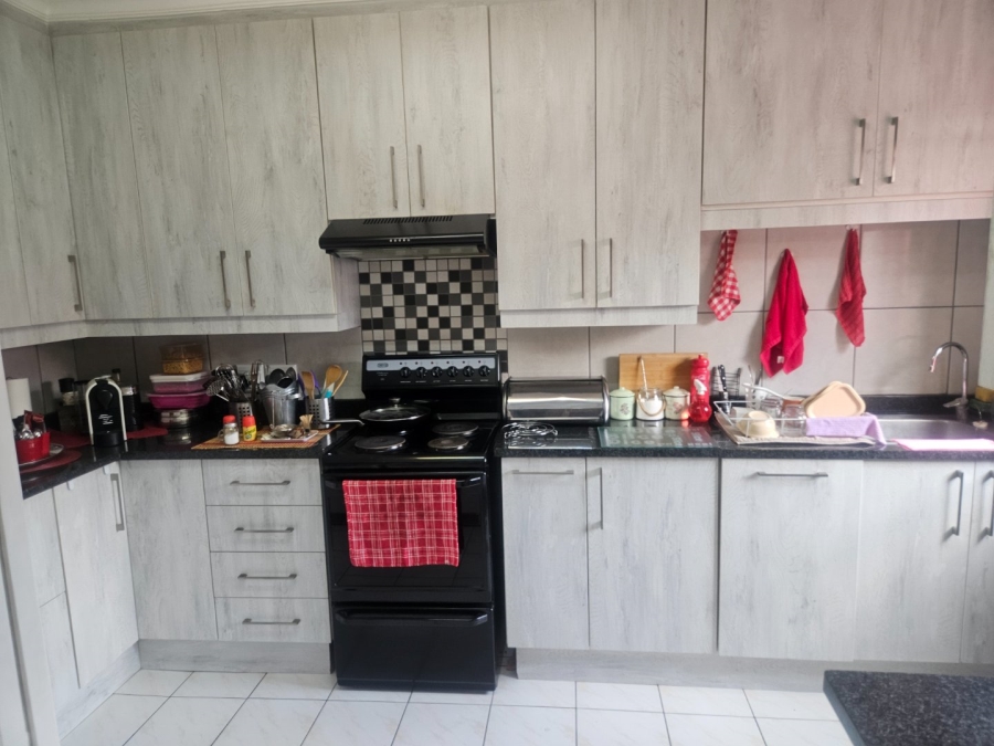 2 Bedroom Property for Sale in Birchleigh Gauteng
