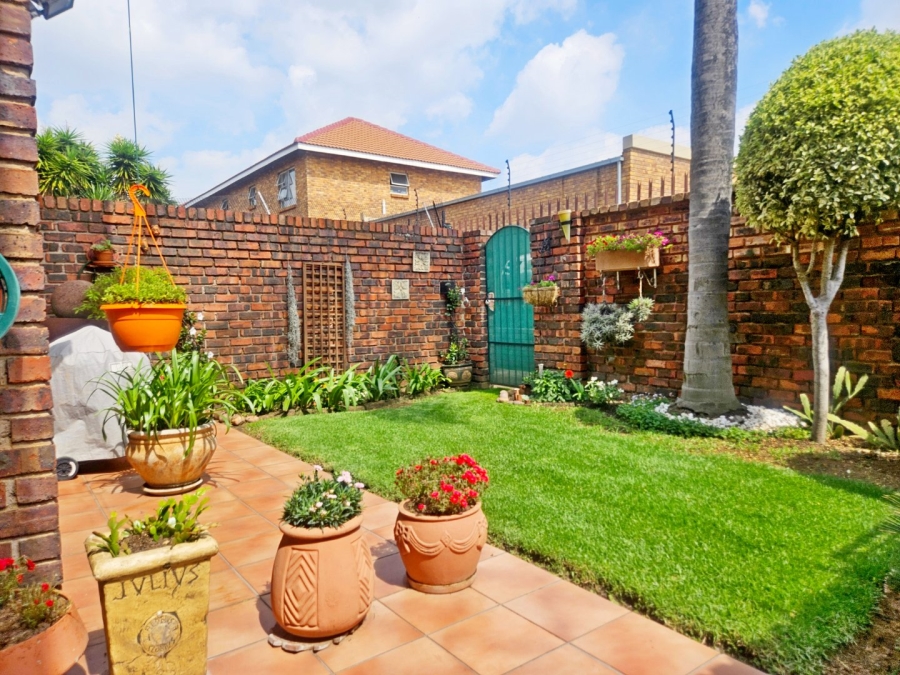 2 Bedroom Property for Sale in Birchleigh Gauteng