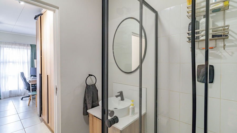 2 Bedroom Property for Sale in Aspen Hills Gauteng